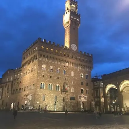 Elegant Market Smn Station Duomo